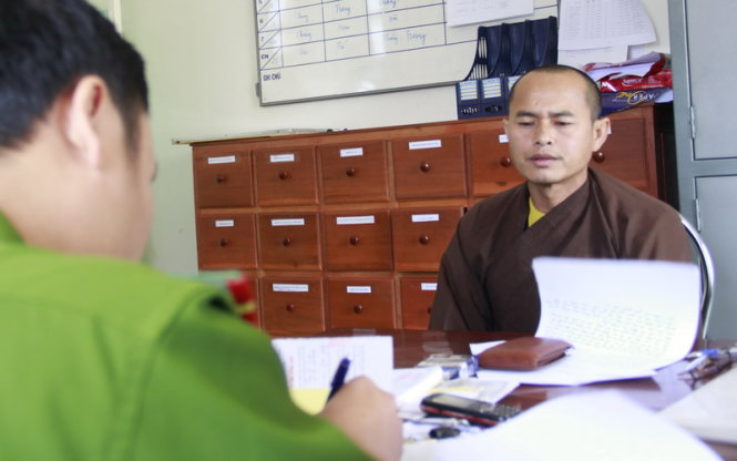 Bắt[-]kẻ[-]giả[-]"đại[-]đức"[-]lừa[-]quyên[-]tiền[-]xây[-]chùa